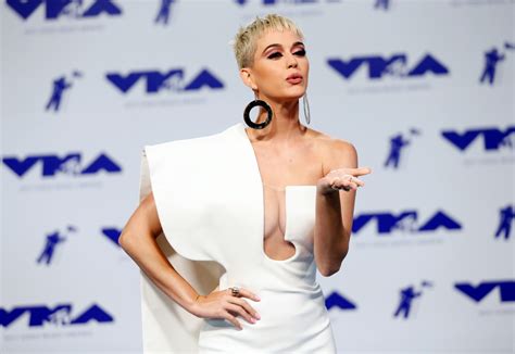 Katy Perry Wardrobe Malfunction American Idol Judge Flashes Butt At