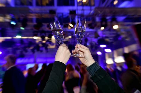 Selbstverständlich sind wir auch persönlich für sie erreichbar: Pflegemanagement-Award & Kongressparty | Kongress Pflege ...