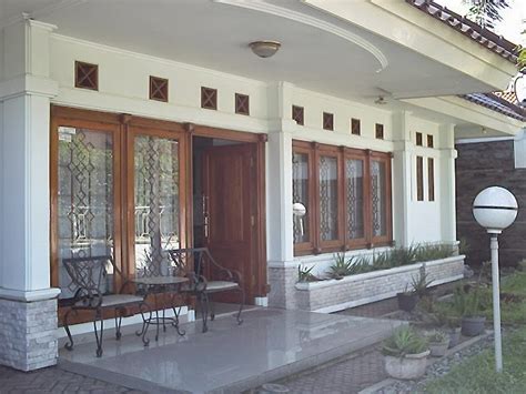 Cat rumah dengan warna netral dipadukan dengan model rumah minimalis tentu akan cocok. Teras Rumah Minimalis Desain Terbaru | Rumah Minimalis ...