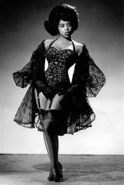 A Look Back 20 Glorious Photos Of Vintage Burlesque Dancers