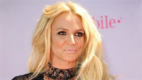 Britney Spears Shows Off Her RIPPED Body While Delivering Coronavirus Yoga Pose For Day