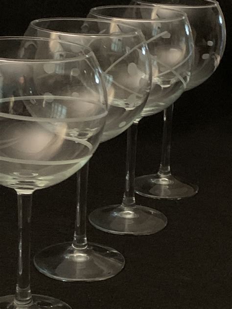 Vintage Etched Graphic Balloon Wine Glasses Set Of 4 Etsy