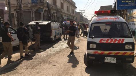 پشاور میں مدرسے سے متصل مسجد کے اندر دھماکے میں کم از کم آٹھ افراد ہلاک، 90 سے زیادہ زخمی Bbc