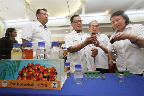 Antaranya, kesatuan eropah (european union) telah membuat perancangan untuk menyekat bekalan komoditi tersebut. Khabar Pahang: Guna biodiesel sawit B5 = kurang bahan api ...