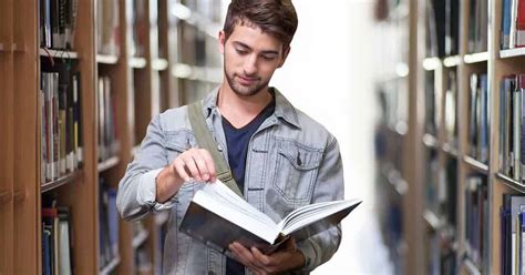 The Top 10 Books Every College Student Must Read