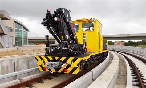 Cargotecs Hiab Brings Its Famous Truck Mounted Loader Cranes To The