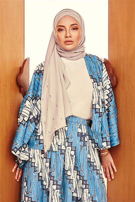 Noor neelofa mohd noor (born 10 february 1989) is a malaysian actress, television presenter, commercial model and entrepreneur. 'I cried for weeks': Neelofa reflects on a major personal ...