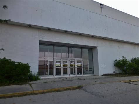 Dead And Dying Retail Westland Mall In Columbus Ohio