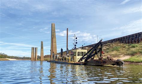 Dredge Dubuque Continues Work On Lower Red River The Waterways Journal