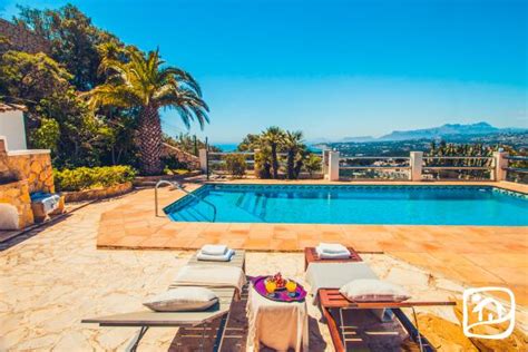 Direkt am meer zu speisen ist ein wahres vergnügen und wenn sie moraira als urlaubsziel gewählt haben, sollten sie es nicht versäumen, eines der schmackhaften gerichte dieses reizvollen restaurants zu kosten. Restaurante El Chamizo en Moraira, obligada parada