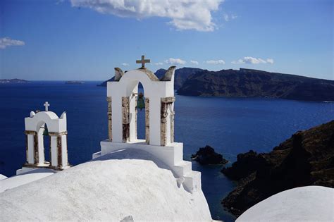 Church In Oia Santorini Greek Island Ferries The Educational Tourist