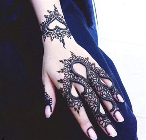 We often get emails where people ask can you share some business name ideas for beauty and makeup shop why not! New Mehndi Designs - Latest And Beautiful Mehndi Designs ...
