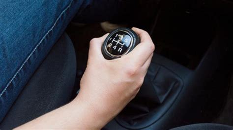 Manual Vs Automatic Transmissions Comparison Cash Your Car Uae