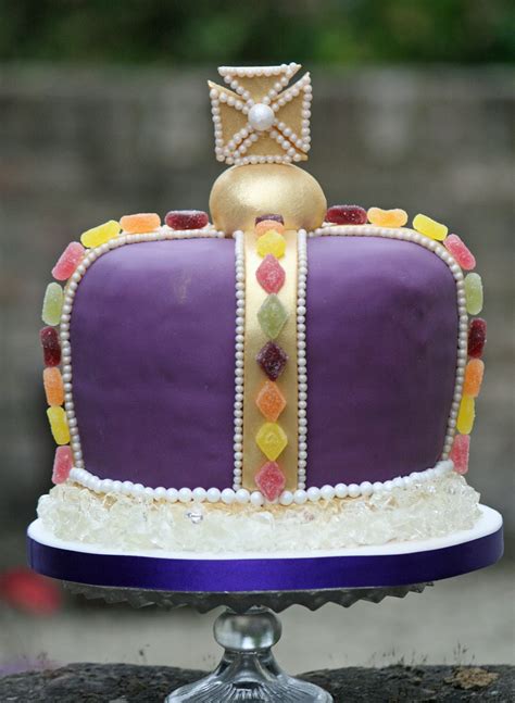 Lauralovescakes Regal Jubilee Crown Cake
