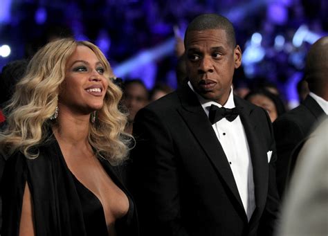Jay Z In Bust Up With Fan Trying To Sneak A Selfie With Beyonce Ibtimes Uk