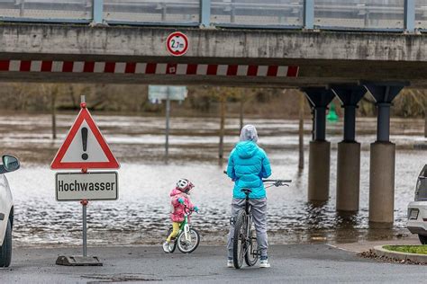 Hochwasser Der Mainpegel Steigt Und Steigt Auch Wenn Es Am