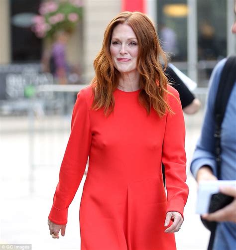 Julianne Moore Shows While Blondes Have More Fun Redheads Can Better
