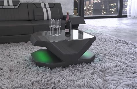 Das zeitgenössisches sofagarnitur reicht bei weitem nicht aus, um die ästhetik eines modernen wohnzimmers zu. Couchtisch Venedig in Leder mit einer LED Beleuchtung