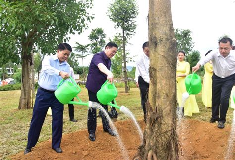 Vương đình huệ, ủy viên bộ chính trị, chủ tịch quốc hội nước cộng hòa xã hội chủ nghĩa việt nam đã có bài viết quan trọng về vận dụng tư tưởng hồ chí minh trong hoạt động lập pháp, góp phần xây. Bí thư Thành ủy Vương Đình Huệ thăm Khu Công nghệ cao Hòa Lạc