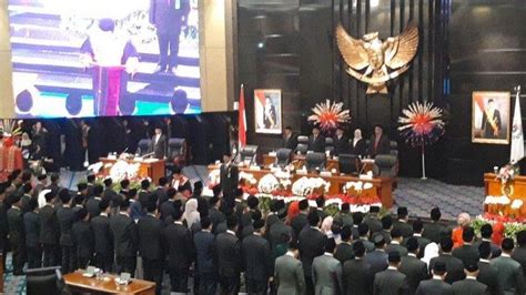 Semoga di bulan desember 2019. Gaji Bersih Anggota DPRD DKI Rp 111 Juta Per Bulan, Simak ...