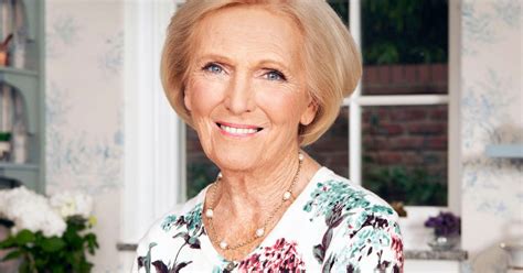 There's her classic chocolate yule log, for instance, to impress your guests at the end of a meal or as alternative christmas dessert. Christmas baking ideas from Mary Berry - Best dessert ...