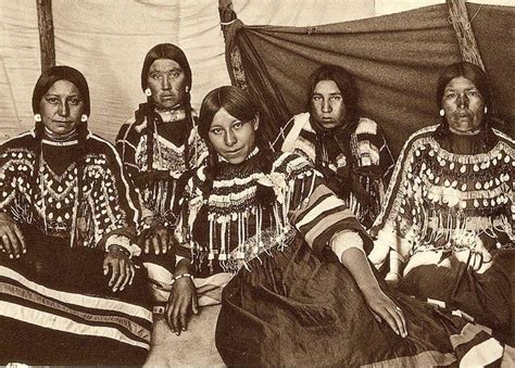Blackfeet Pikuni Women 1907 Native American Peoples American Indigenous Peoples Native