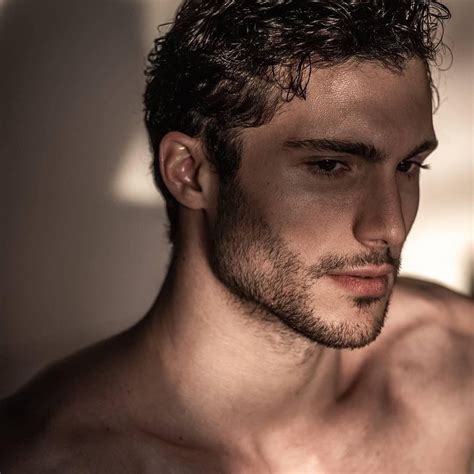 Pin By 𝐜𝐥𝐚𝐫𝐞 ·˚ ༘ 💌 🏹 On Caras Male Model Face Italian Male Model