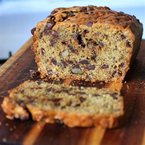 This easy butter cake is manageable and convenient because it's smaller and quicker than a traditional layer or sheet cake. Green Gourmet Giraffe: Choc chip, walnut and date ...
