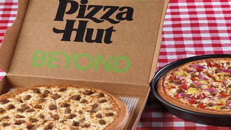 This Pizza Hut Beyond Italian Sausage Review Will Have You Hype For A