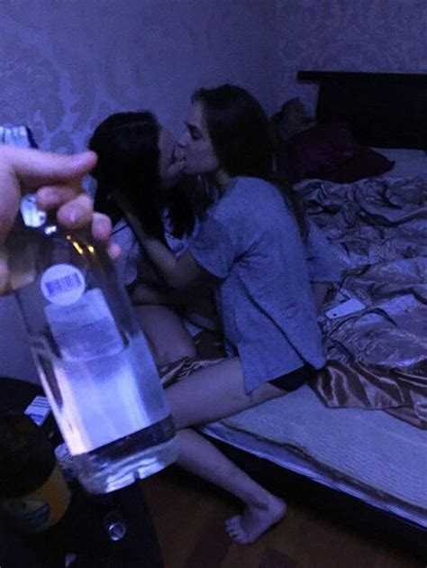 【エロ注意】ロシアのヤリマン女子高生たちの ”乱交パーティー” 画像が流出ww ポッカキット