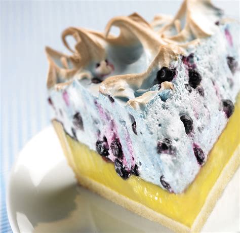 3 eiweiße in einer großen schüssel mit einem elektromixer bei mittlerer geschwindigkeit schaumig schlagen. Zitronen-Baiser-Torte mit Blaubeeren