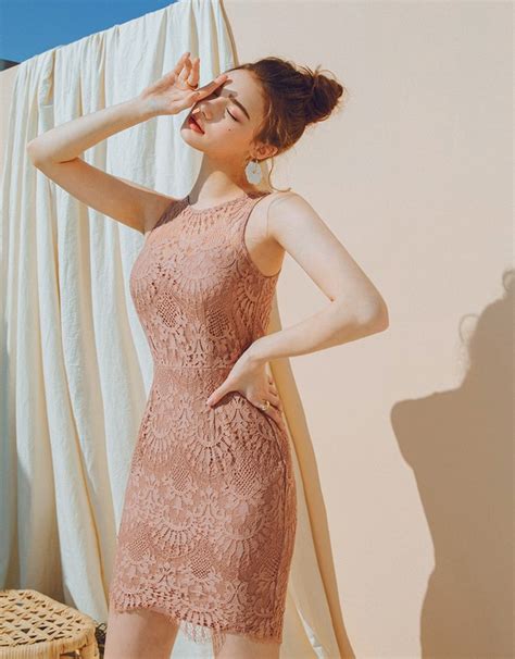 Exquisite Lace Splice Bodycon Dress With Padding Air Space