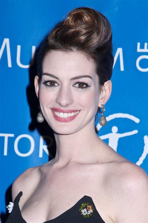 Hairstyles And Make Up Anne Hathaway Look Book Glamour Uk Anne Hathaway