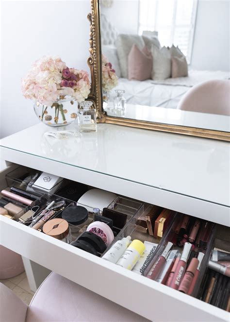 How I Organize My Makeup In My Vanity The Fancy Things Déco