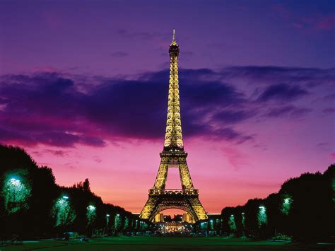Beautiful Scenery Wallpaper The Eiffel Tower At Night Free Wallpaper
