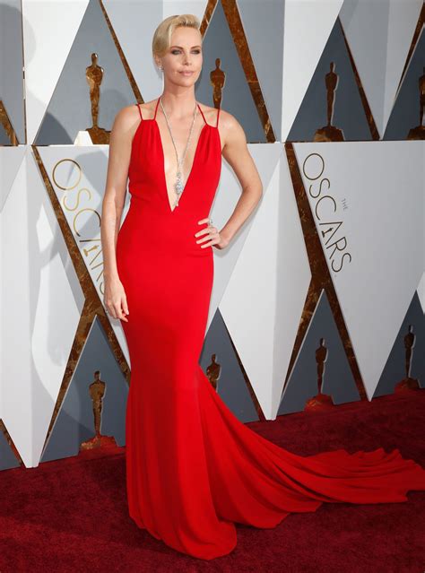 Les Plus Belles Robes Du Tapis Rouge Des Oscars Welovebuzz