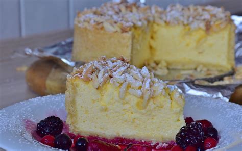 Eine auflaufform dient zur zubereitung von auflaufgerichten. Bodenloser Käsekuchen in der Auflaufform gebacken ...