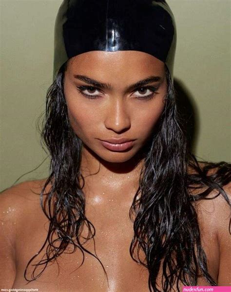 Kelly Gale Poses Naked In The Bathroom Nude Xxx
