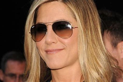 Jennifer Aniston Shades Of Summer We Heart It Celebrity Sunglasses