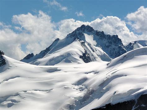 Winterliches dorf in den alpen by rainer eichelberg. Alpen Wolken und Schnee Scenic Hintergrundbilder | Alpen ...