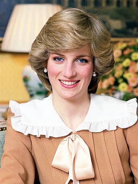 Compare Princess Diana's height, weight, body measurements with other celeb
