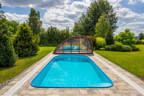 The sleek rectangular swimming pool becomes the main focal point which looks so elegant. Big ideas for small swimming pools designs | ALBIXON