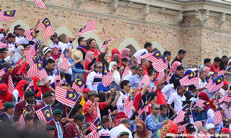 Ambisi politisi gaek malaysia, mahathir mohamad mendirikan partai politik baru di negeri jiran kandas. Kemerdekaan milik rakyat, bukan parti politik