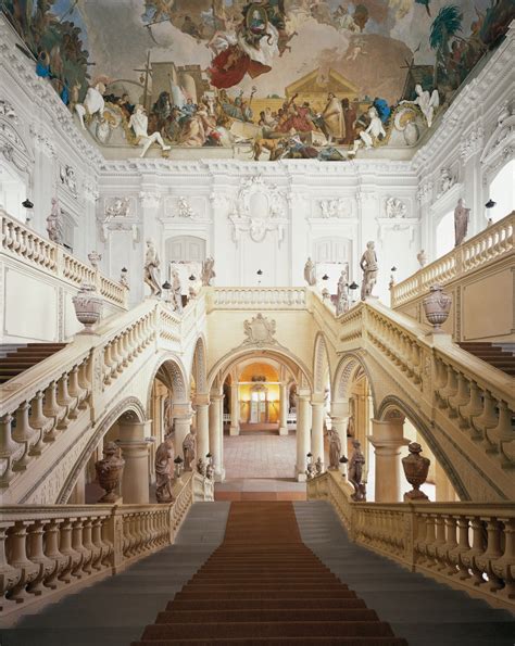 Zwischen 1720 und 1744 errichtet und zwischen 1765 und. Giovanni Battista Tiepolo und sein Meisterwerk in der ...