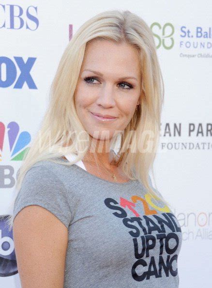Actress Jennie Garth Arrives At Stand Up To Cancer At The Shrine
