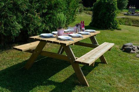 Ein verzinktes stahlfundament mit stabilen, behandelten platten aus lärchenholz bilden einen soliden und wetterfesten picknicktisch. Picknicktisch aus Holz Gardiun 165 x 154 x 75 cm ...