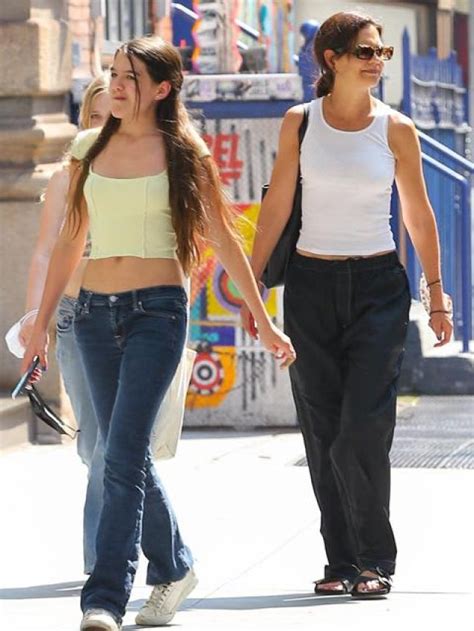 katie holmes and suri 16 look like twins heading on long weekend getaway akshay editz