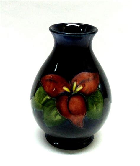 Moorcroft 'anemone' pattern pottery vase on blue ground, circa 1930s, impressed signature mark 'w. Vintage Moorcroft Cobalt Blue Floral Design 3-1/2 ...
