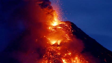 Philippines Most Active Volcano 56000 People Flee