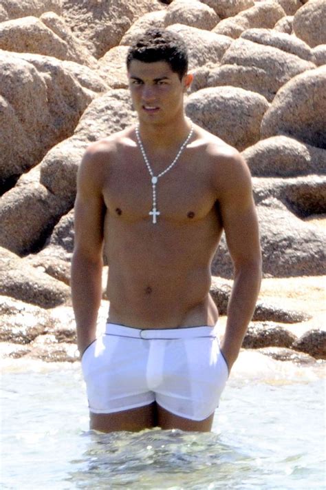 Cristiano Ronaldo Goes Shirtless To Model His Underwear Line Photo Gambaran